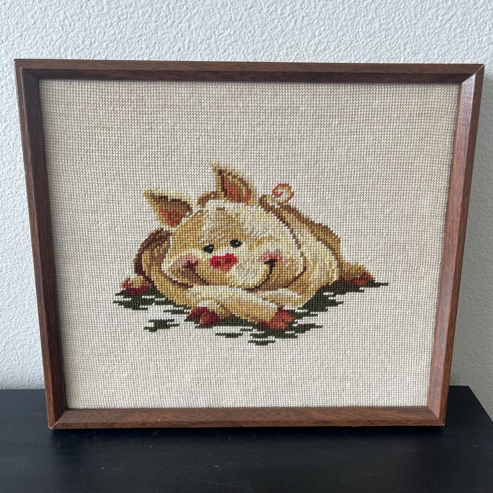 Framed Smiling Pig Needlepoint Picture // Wood Frame // 16" x 14"